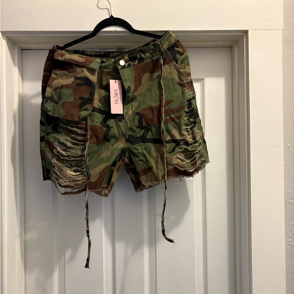 Distressed Camo Cargo Shorts - Green by MNGS